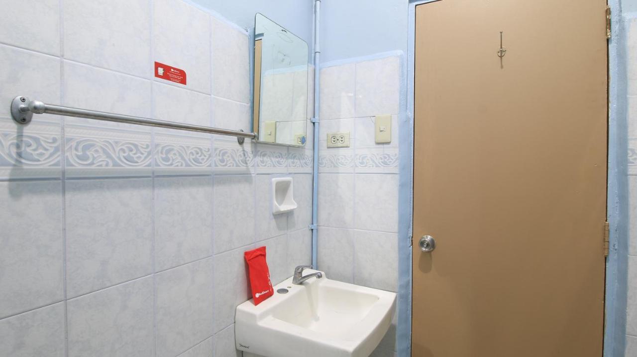 Reddoorz Plus Bienvenido Boarding House Las Pinas Weekly Stay Exterior photo